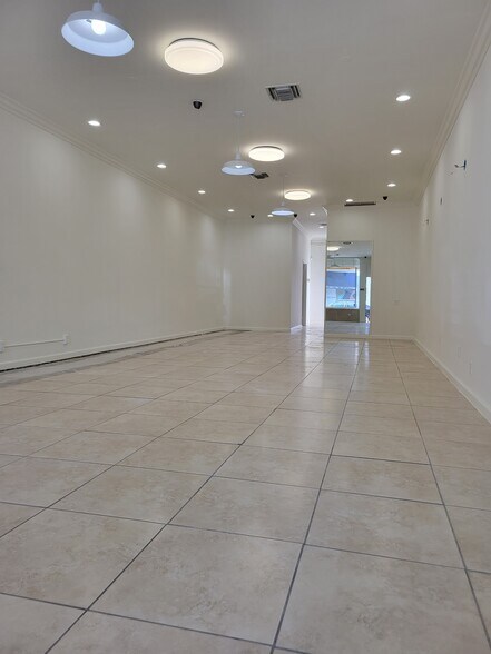 More Photos Of 215 S Robertson Blvd, Beverly Hills Storefront Retail Office For Lease