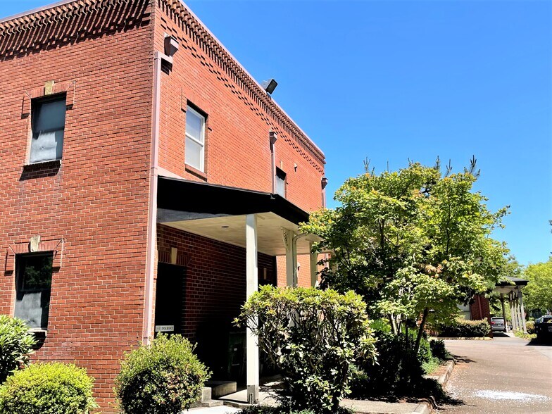 More Photos Of 18660 Sw Boones Ferry Rd, Tualatin Office For Lease