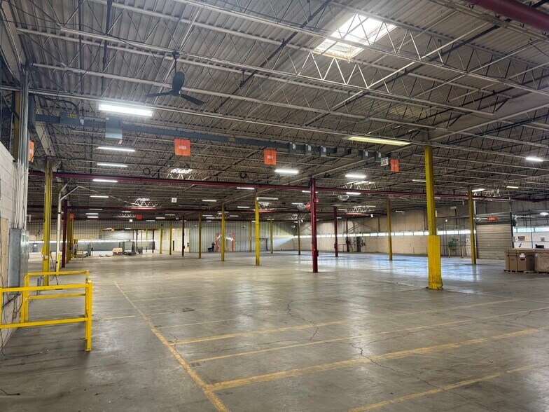 More Photos Of 800 Baker Rd, Dexter Warehouse For Lease