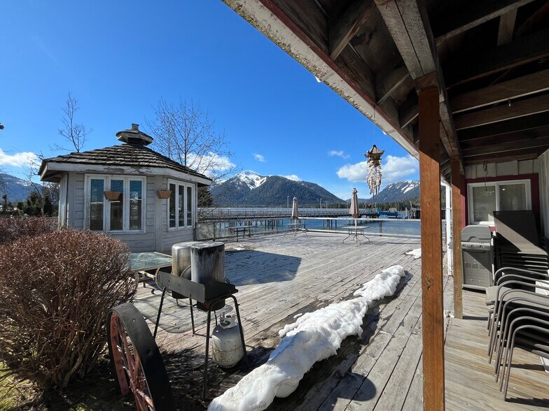 More Photos Of 1004 S Nordic Dr, Petersburg Hotel For Sale
