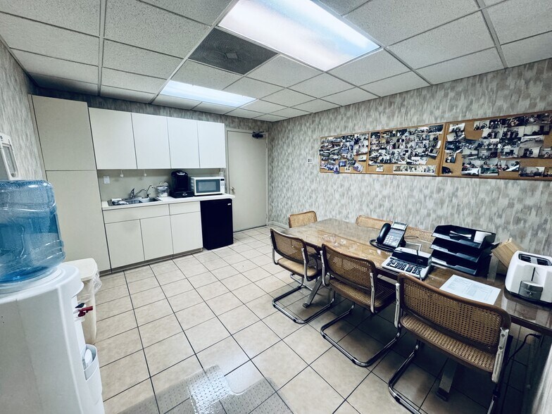 More Photos Of 375 Wyandanch Ave, North Babylon Warehouse For Lease