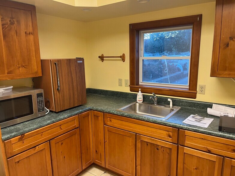 More Photos Of 705-709 Main St, Hallstead Office For Sale