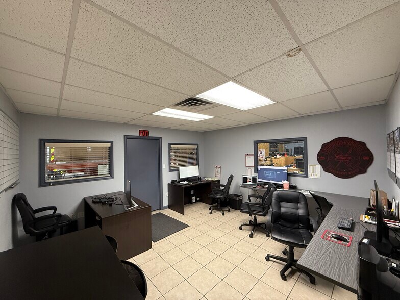 More Photos Of 3500 Shelby Ln, Denton Warehouse For Lease