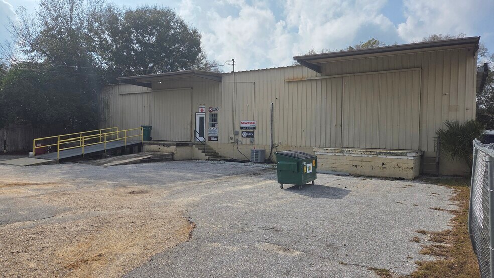 More Photos Of 144 Air Force St, Fort Walton Beach Warehouse For Lease