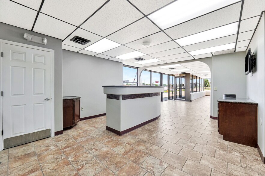 More Photos Of 11209 W Kellogg, Wichita Auto Dealership For Sale