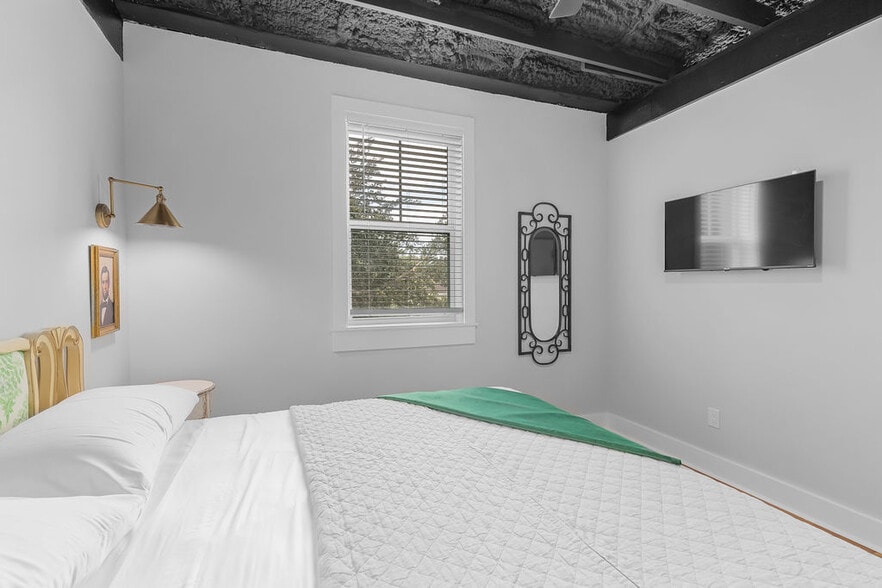 More Photos Of 156 Camellia St, Biloxi General Retail For Sale