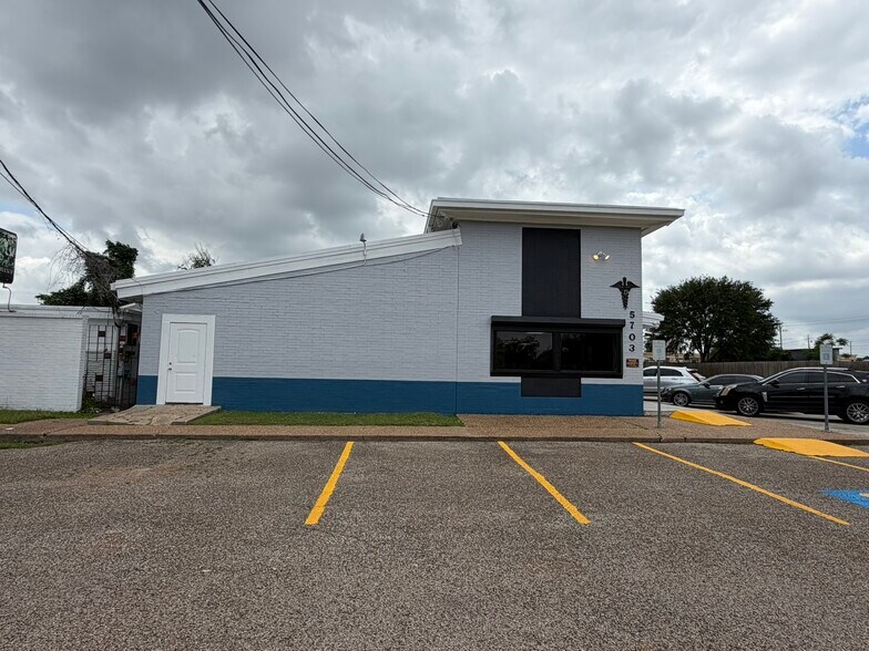 More Photos Of 5703 Martin Luther King Blvd, Houston Medical For Sale