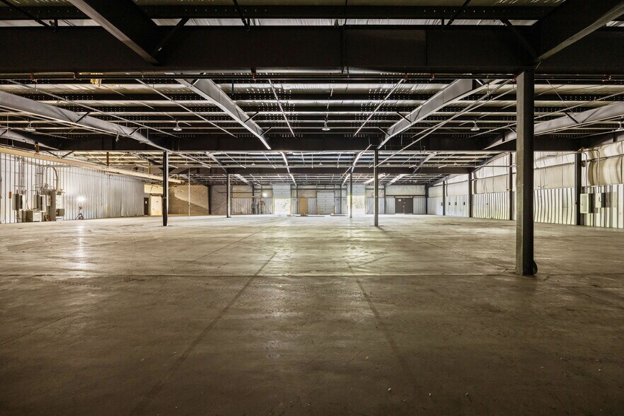 More Photos Of 2000 S Delphine Ave, Lyndhurst Warehouse For Lease