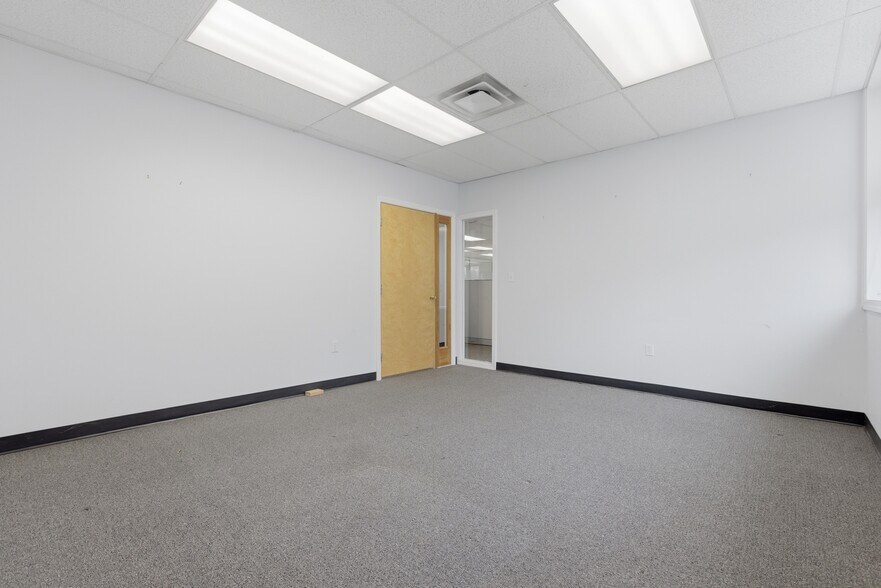 More Photos Of 174 Green St, Melrose Office For Sale