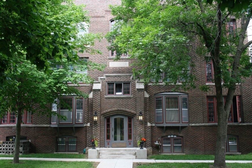 Primary Photo Of 811 16th St, Des Moines Apartments For Sale