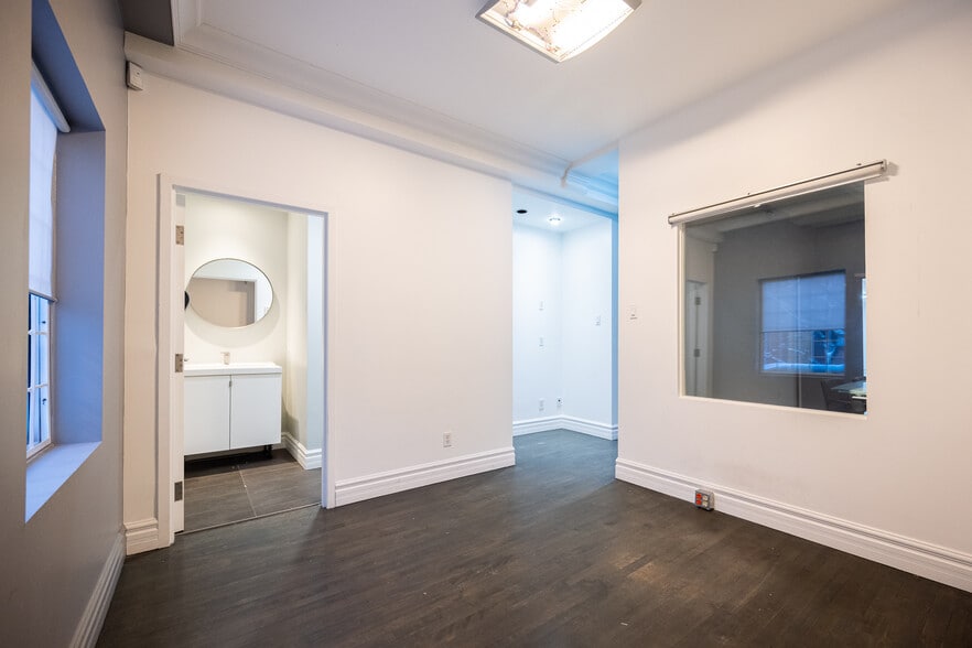 More Photos Of 1583 Rue Saint-Hubert, Montréal Medical For Sale