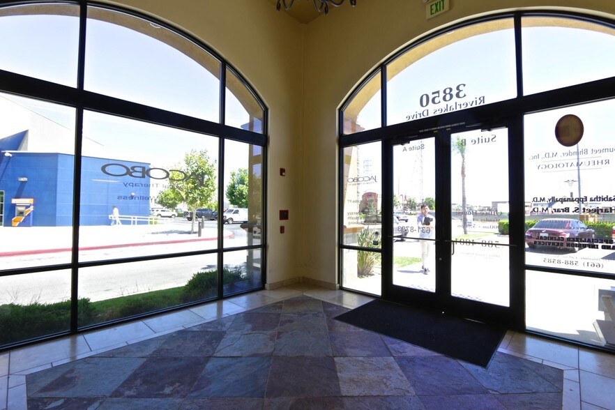 More Photos Of 3850 Riverlakes Dr, Bakersfield Medical For Lease
