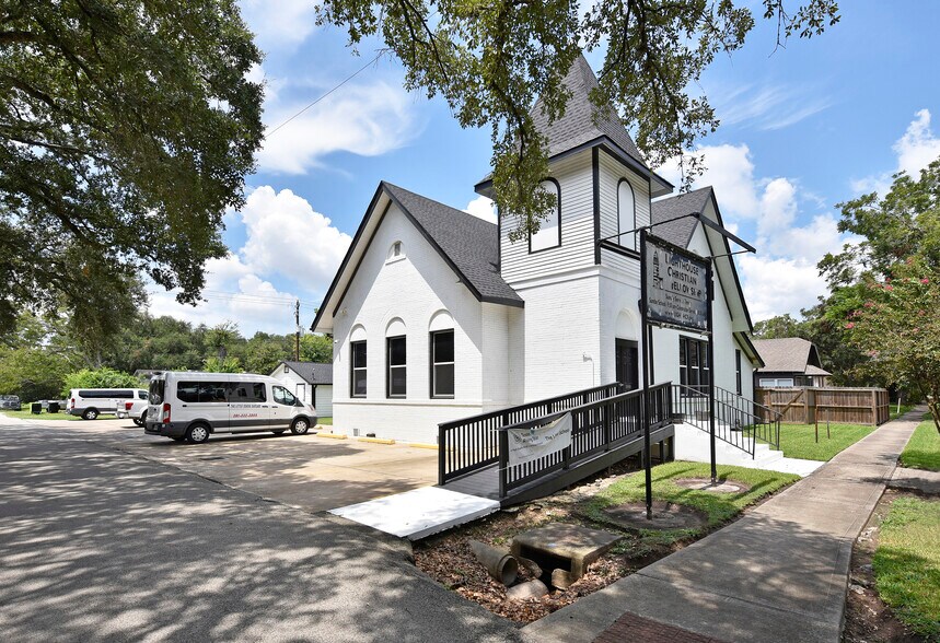 Primary Photo Of 1220 Mulcahy St, Rosenberg Religious Facility For Sale