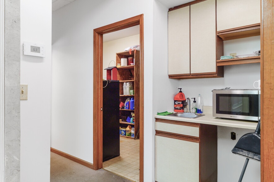 More Photos Of 10199 S Wayne Rd, Warren Showroom For Sale