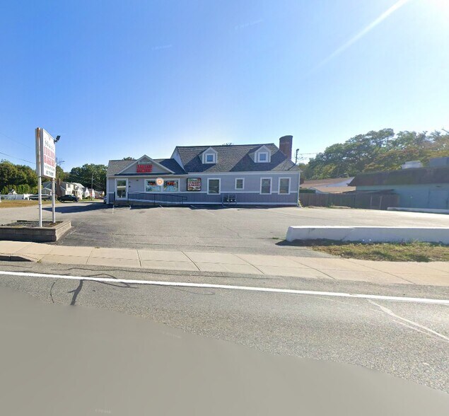 More Photos Of 1181 High St, Cumberland Storefront For Sale