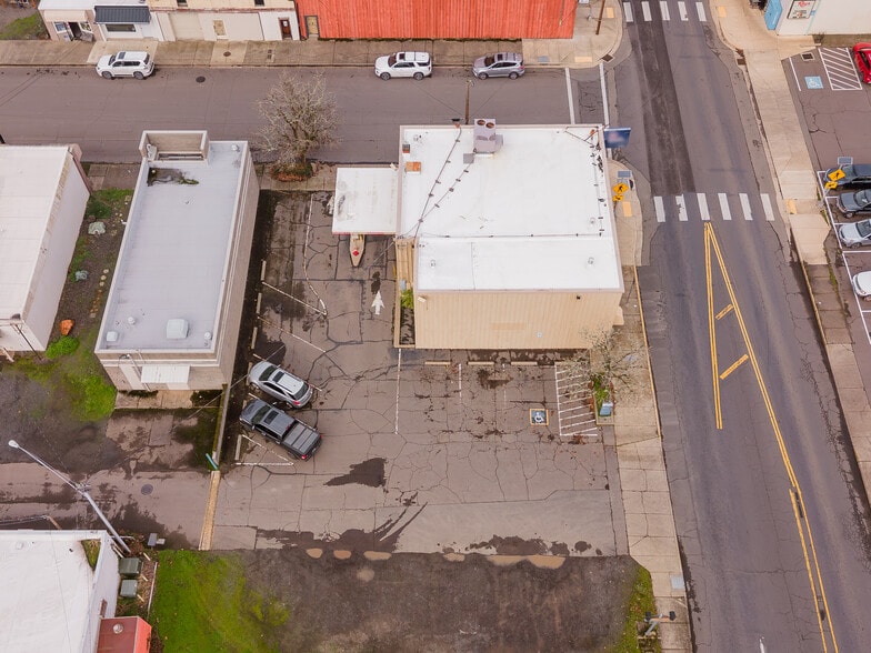 More Photos Of 229 N First St, Drain General Retail For Sale