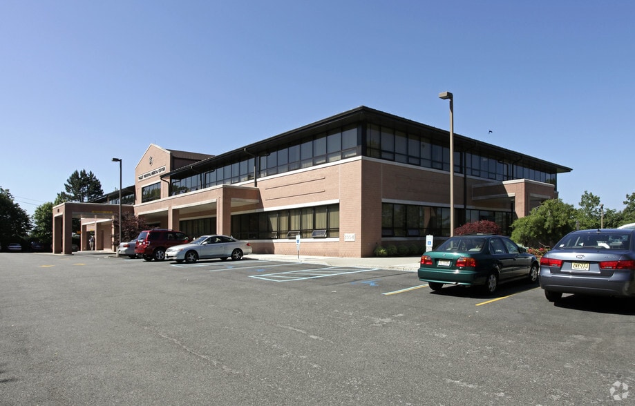 More Photos Of 400 Franklin Tpke, Mahwah Medical For Lease