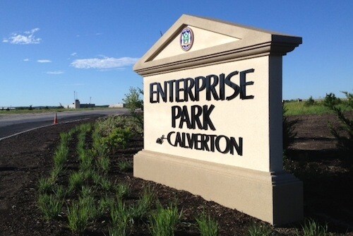 More Photos Of 368 Burman Blvd, Calverton Warehouse For Lease