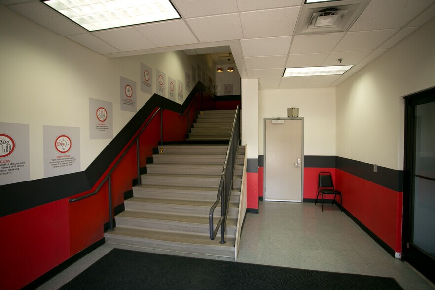 More Photos Of 600 Sanders St, Scranton Warehouse For Lease