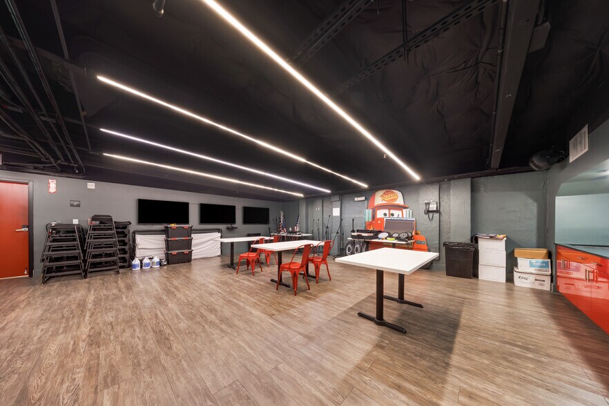 More Photos Of 1360 NW 88th Ave, Doral Bar For Sale