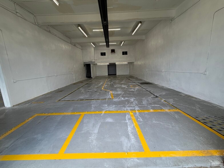 More Photos Of 202-220 Vanderpool St, Newark Warehouse For Lease
