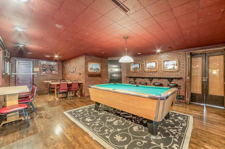 More Photos Of 1104 N Saginaw St, Saint Charles Bowling Alley For Sale