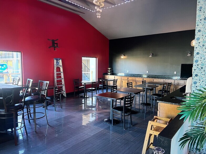 More Photos Of 44199 Highway 27 N, Davenport Hotel For Lease