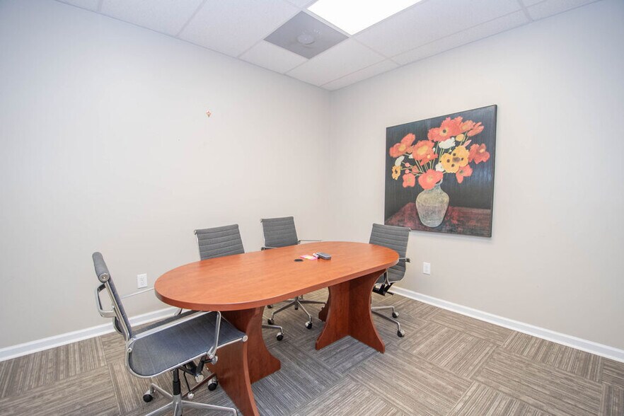 More Photos Of 14 Brown St, Newnan Office For Sale
