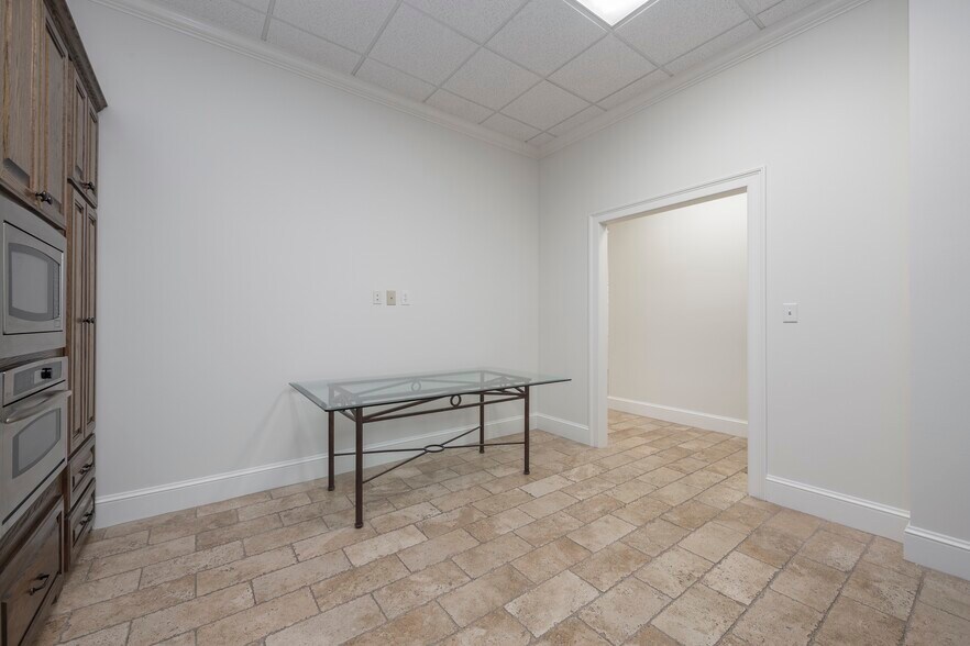 More Photos Of 2461 Tower Dr, Monroe Office For Lease