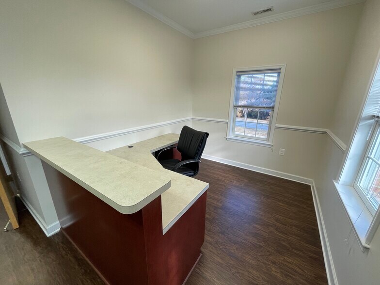 More Photos Of 23077 Three Notch Rd, California Office For Sale