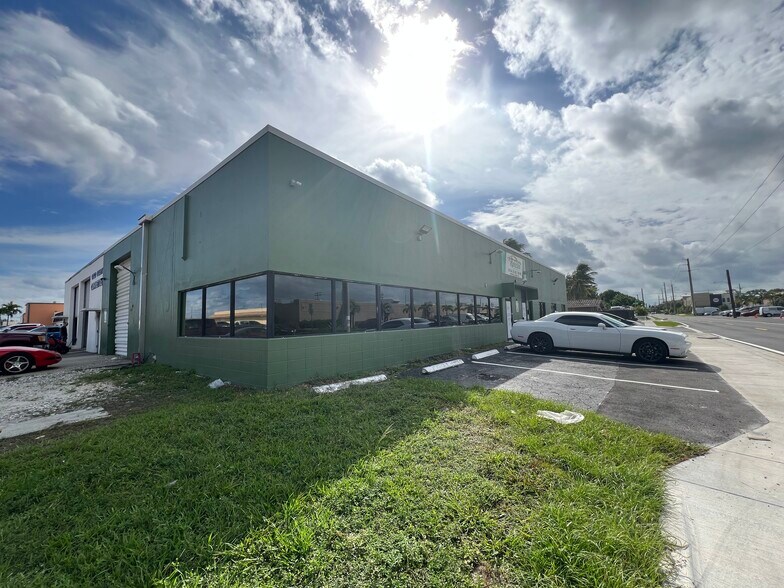 More Photos Of 4020 NE 6th Ave, Oakland Park Warehouse For Lease