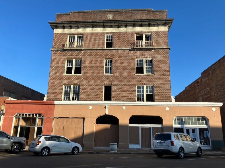 Primary Photo Of 115 S Main St, Yazoo City Hotel For Sale