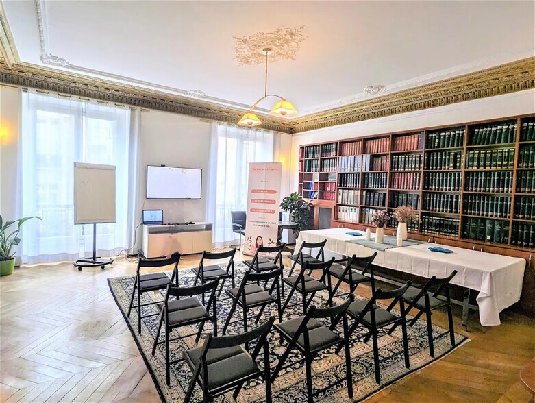 Primary Photo Of 90 Rue D'Amsterdam, Paris Office For Sale