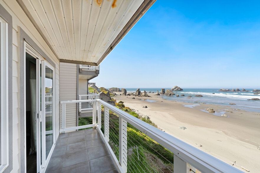 More Photos Of 1865 Beach Loop Dr, Bandon Hotel For Sale