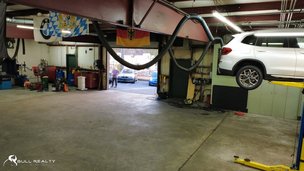 More Photos Of 6483 Peachtree Industrial Blvd, Atlanta General Retail For Sale