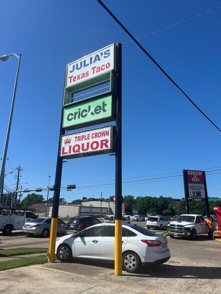 More Photos Of 5788 Bingle Rd, Houston Storefront For Lease