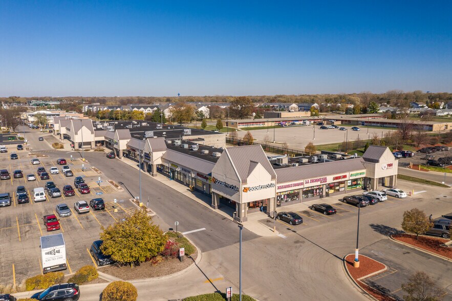 More Photos Of 104-200 S Bolingbrook Dr, Bolingbrook Restaurant For Lease