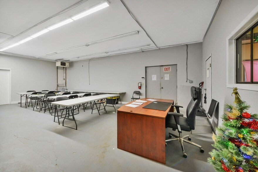 More Photos Of 4727 60 St, Red Deer Service For Sale