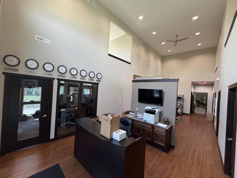 More Photos Of 115 E Vista Lake Ave, Polk City Flex For Sale