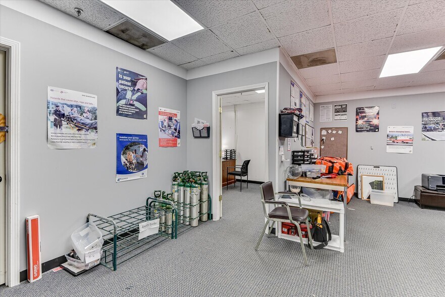 More Photos Of 1089 Augusta Rd, Warrenville Office For Sale