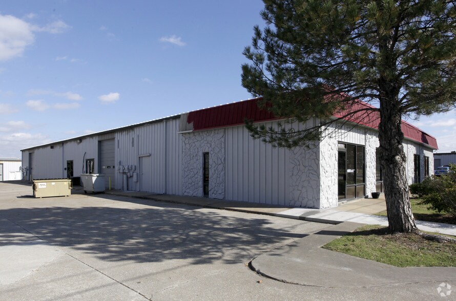 More Photos Of 6555-6563 E 21st Pl, Tulsa Warehouse For Lease