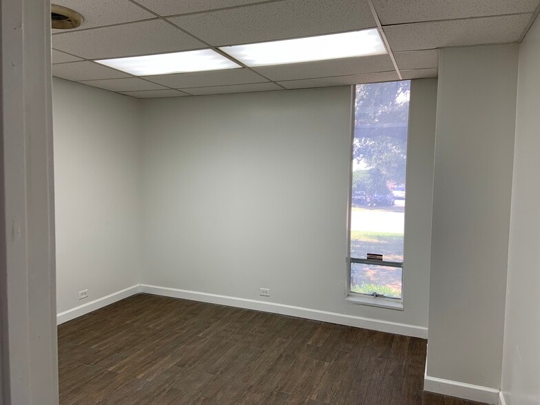 More Photos Of 10210 Monroe Dr, Dallas Light Distribution For Lease