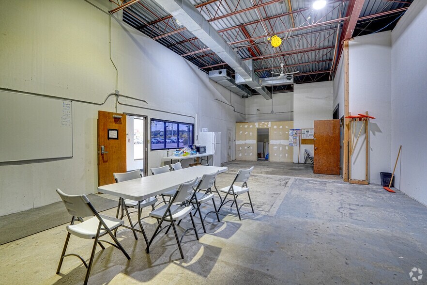 More Photos Of 6491 Broadway, Merrillville Auto Dealership For Lease