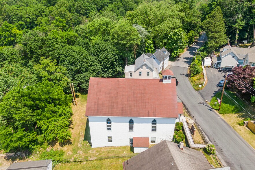 More Photos Of 2460 Mount rd, Aston Township Movie Radio TVStudio For Sale