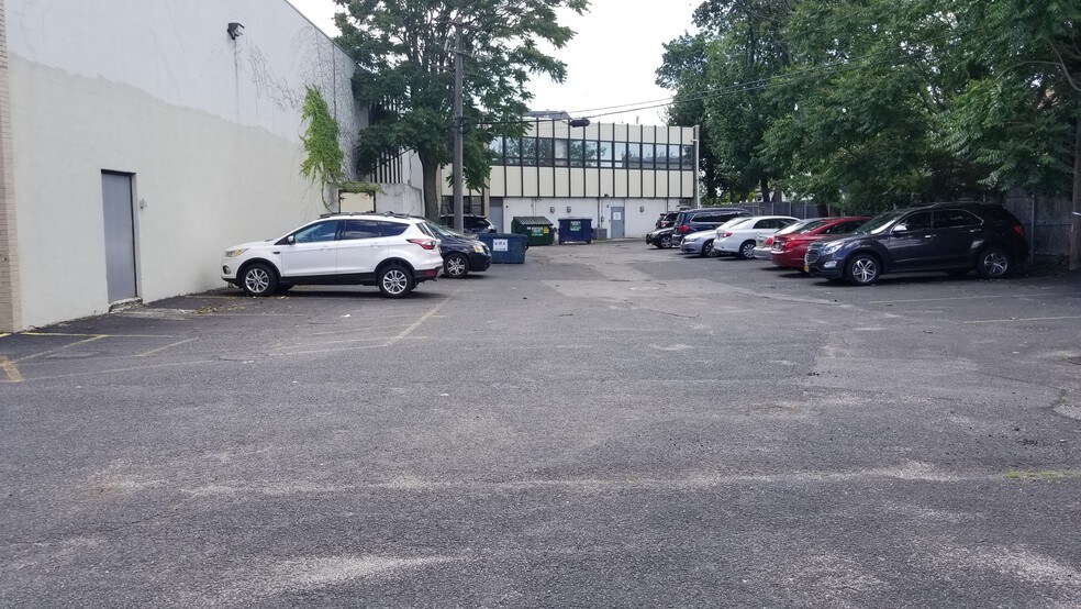 More Photos Of 535 S Broadway, Hicksville Office For Lease