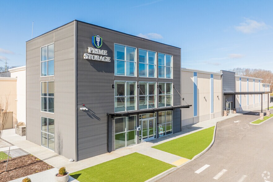 More Photos Of 262 Swansea Mall Dr, Swansea Unknown For Lease