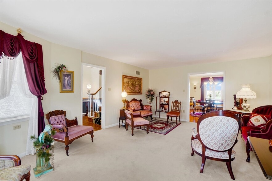 More Photos Of 2553 Roosevelt Ave, York Flex For Sale