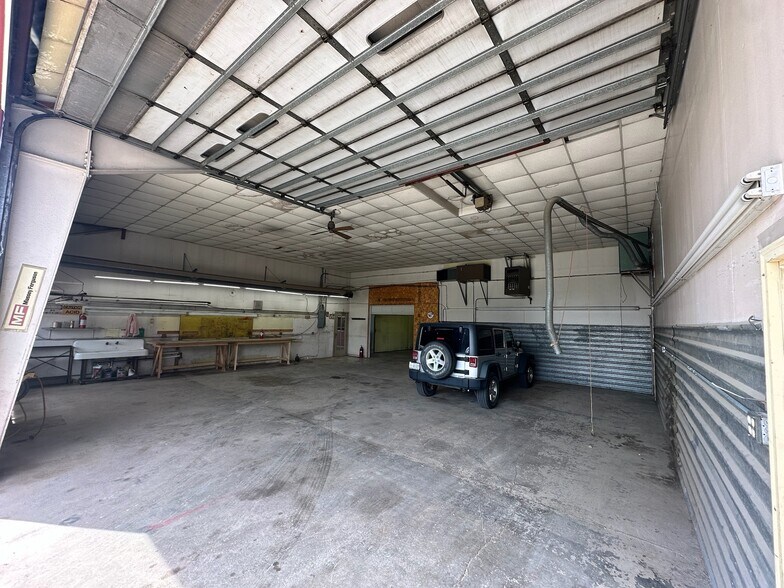 More Photos Of 2242 Silver St, Ashland Light Manufacturing For Lease