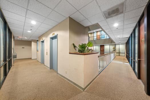More Photos Of 222 S Sidney Baker St, Kerrville Office For Lease