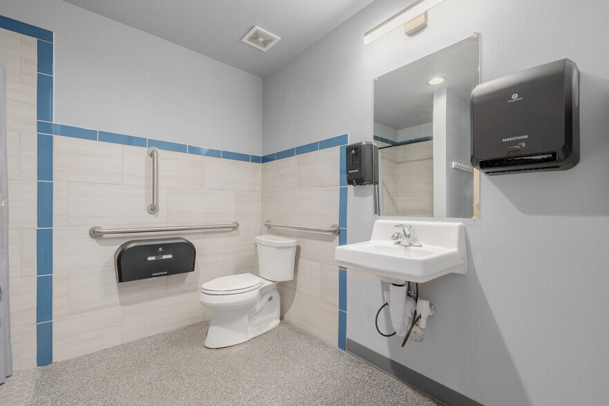 More Photos Of 560-580 Ames St, Lakewood Self Storage For Sale